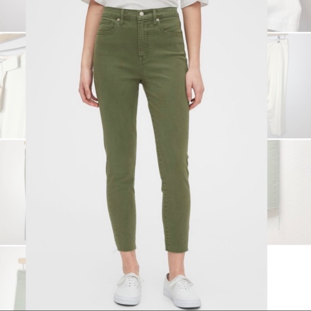Gap True Skinny Ankle Jeans “with Secret Smoothing Pockets” and raw hem.